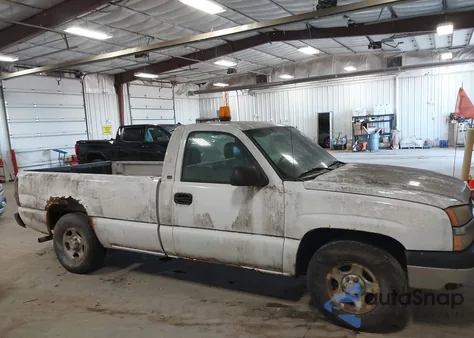 2004 Chevrolet Silverado 1500 Work Truck z USA, uszkodzony, nr VIN 1GCEC14X44Z261630